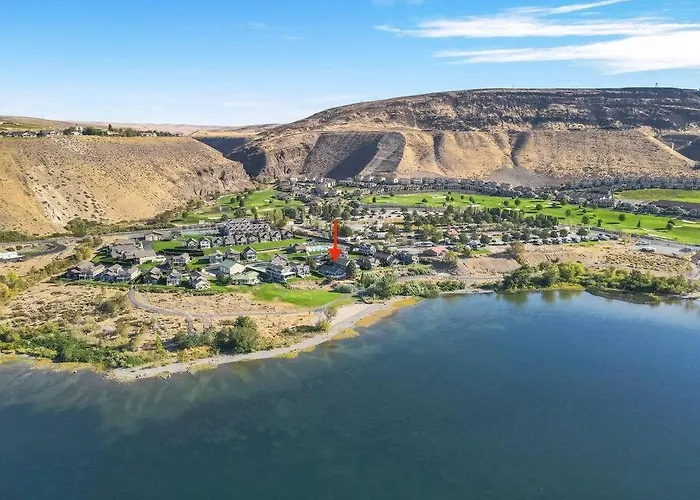 Crescent Bar Waterfront Home- Private Beach, Water Views, Hiking, Golf, Live Concerts