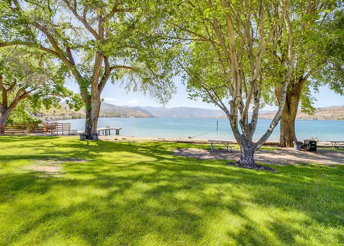 Unique Top-Level Condo With Amazing Lake Views!