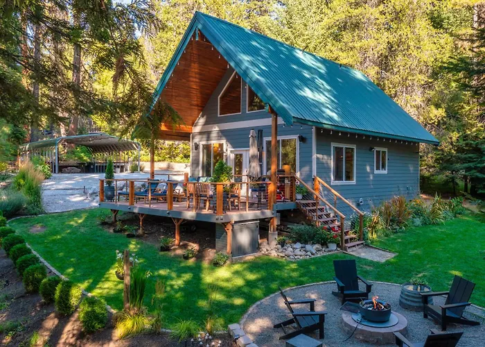 Riverfront Chalet Near Skiing, Lakes, Mtns & Leavenworth