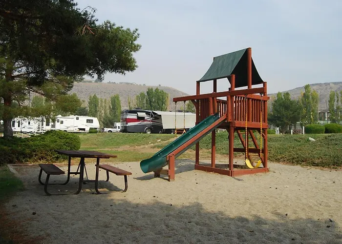 Crescent Bar Camping Resort Studio Cabin 1